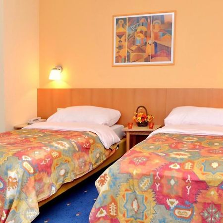 Bellis Hotel Санкт-Урбан Экстерьер фото